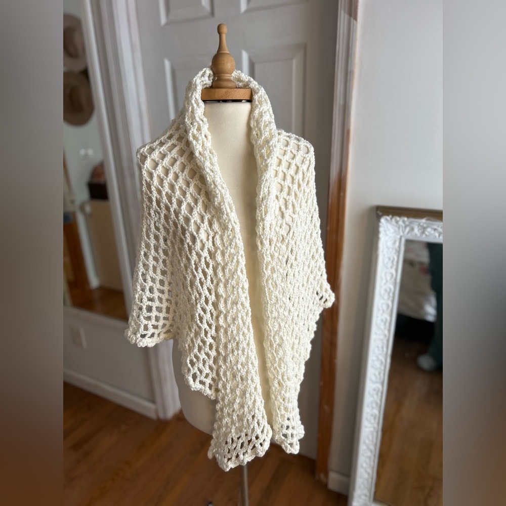 White Handmade Crochet Lace Shawl – Vintage Heirloom Wrap 🤍